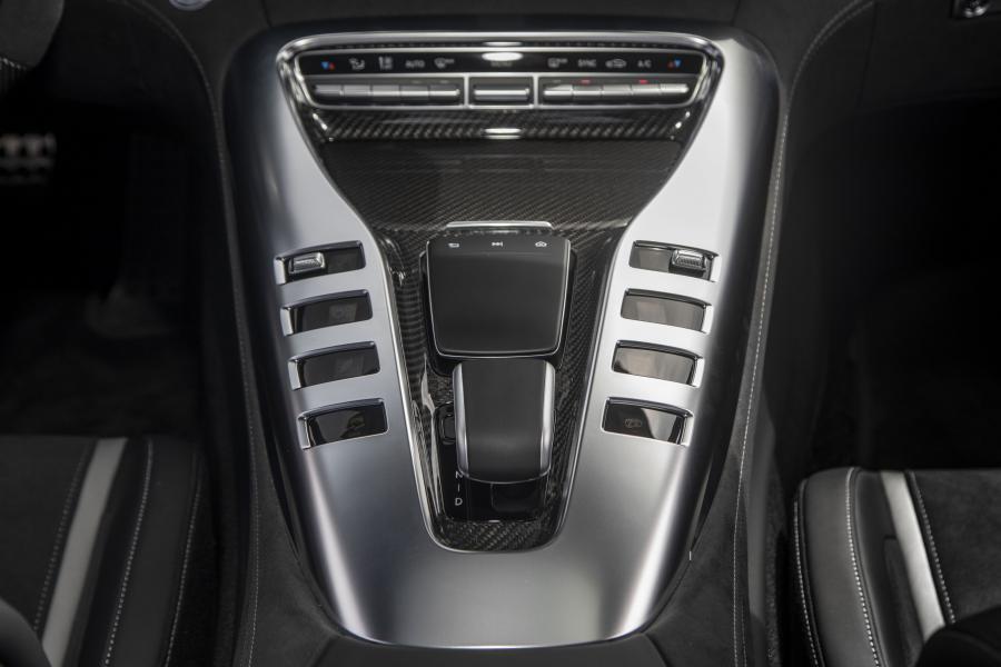 Детали интерьера Mercedes-AMG GT C (C190) 2019 года  (NA) (фото 5 из 45)